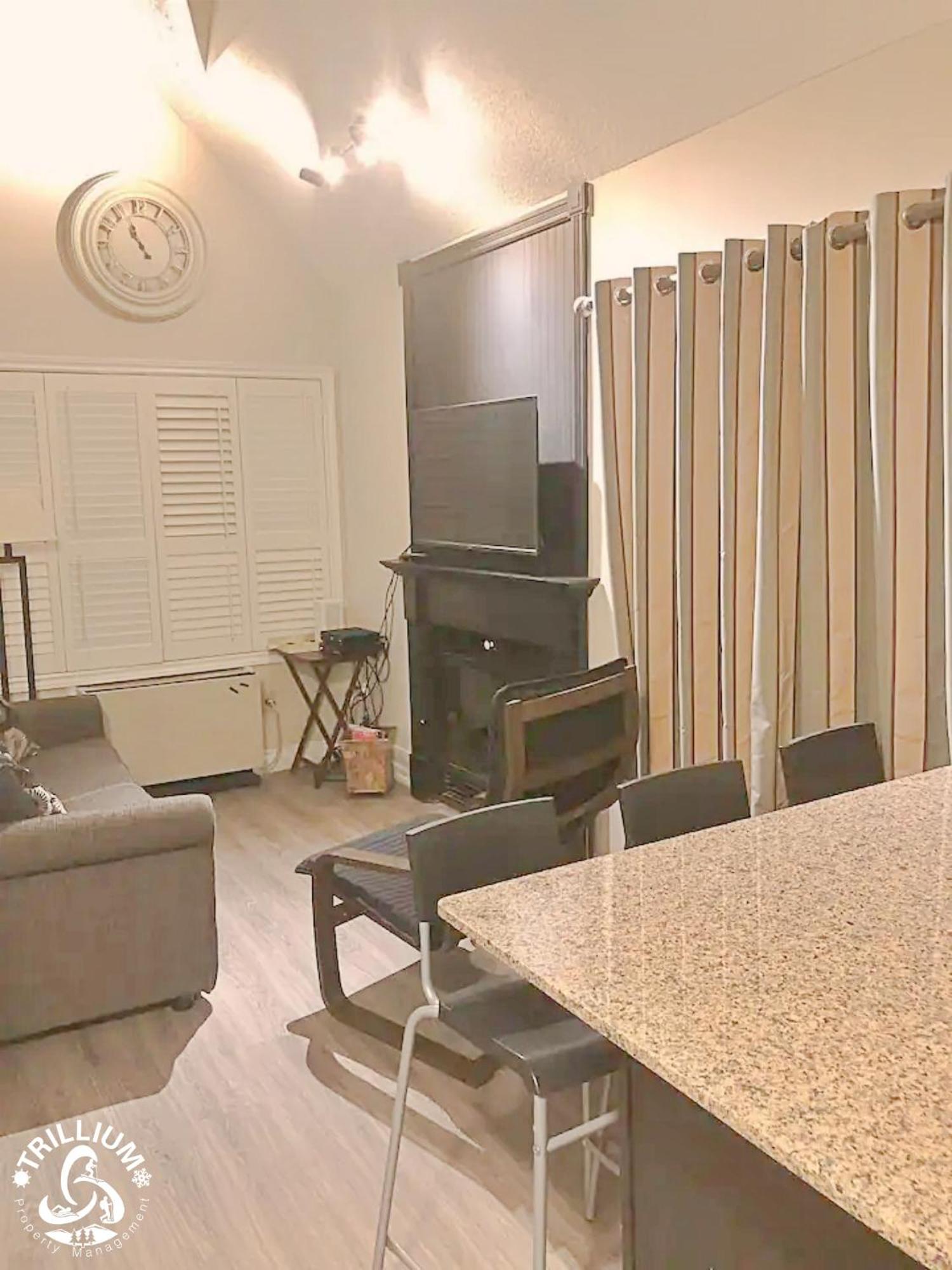 Blue Mountain, Collingwood - Loft Condo, Sleeps 4 ブルー・マウンテンズ エクステリア 写真