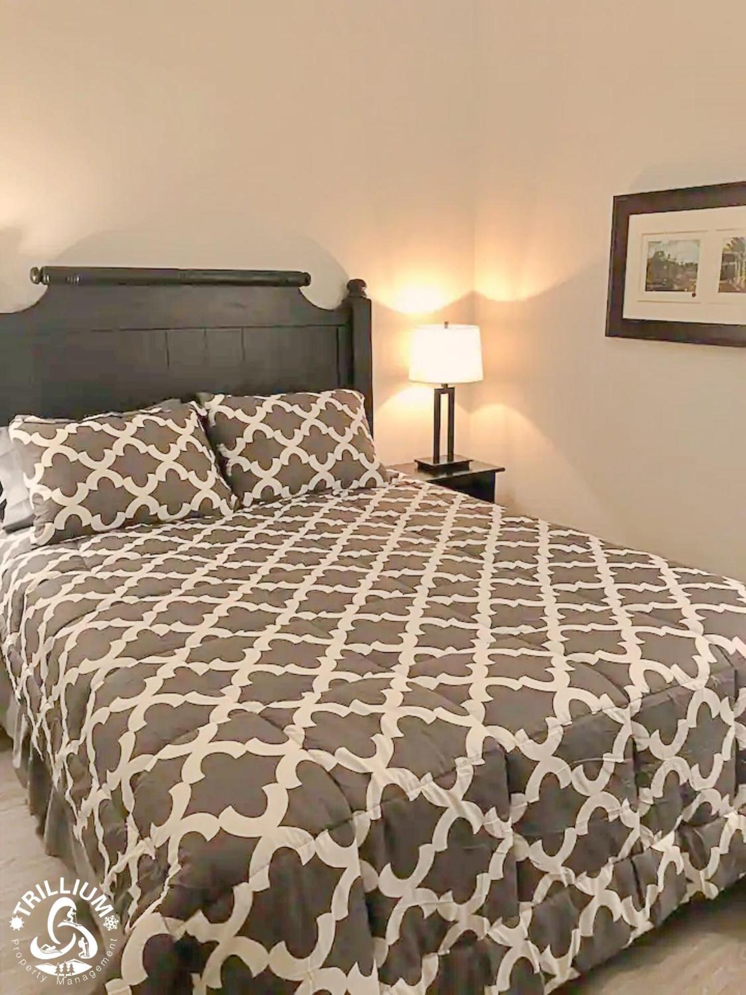 Blue Mountain, Collingwood - Loft Condo, Sleeps 4 ブルー・マウンテンズ エクステリア 写真