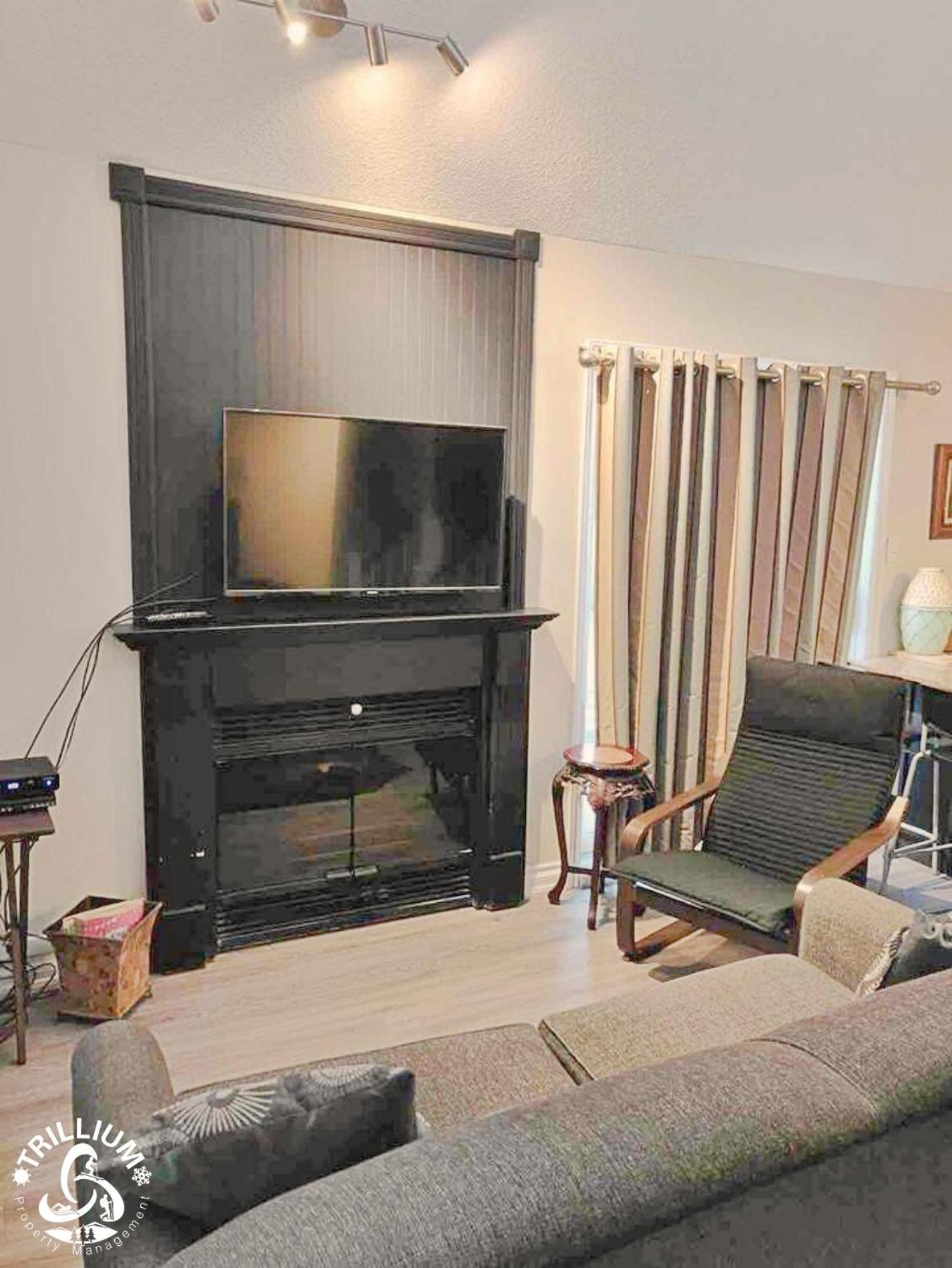 Blue Mountain, Collingwood - Loft Condo, Sleeps 4 ブルー・マウンテンズ エクステリア 写真